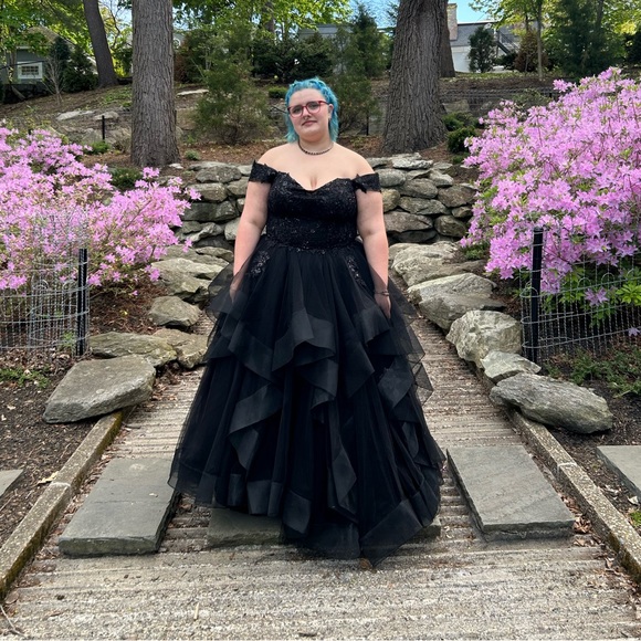 ellie wilde Dresses & Skirts - Ellie Wilde prom dress